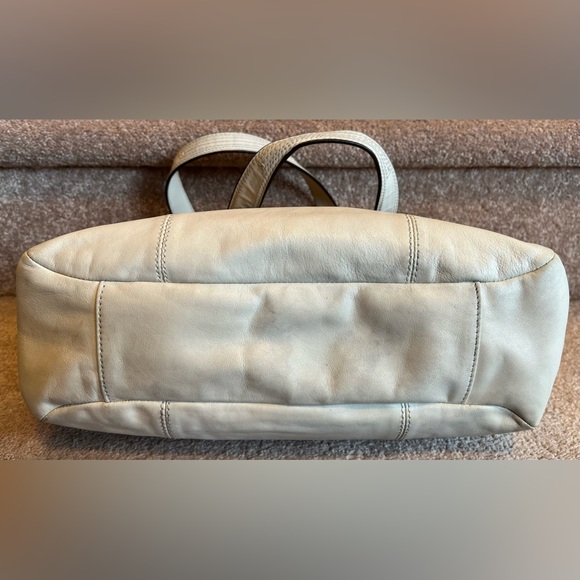 Vintage Coach Purse. From early 2000’s, unique & stylish. - Picture 6 of 9